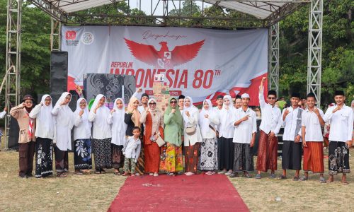 YPP Al Ikhlash Hadirkan Nuansa Santri dengan Sarung dalam Upacara HUT RI ke-80 di Mulyorejo