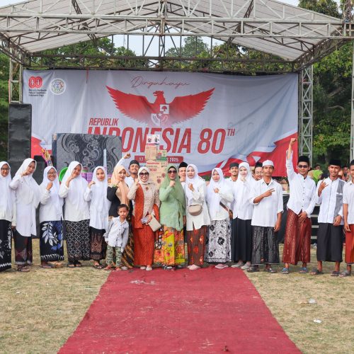 YPP Al Ikhlash Hadirkan Nuansa Santri dengan Sarung dalam Upacara HUT RI ke-80 di Mulyorejo
