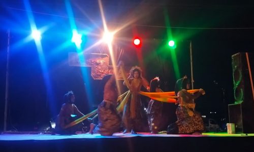 Ekstra Tari SMK Al Ikhlash Tampil Memukau dalam Even Spesial Akhir Tahun di Pasar Segoro Campurejo