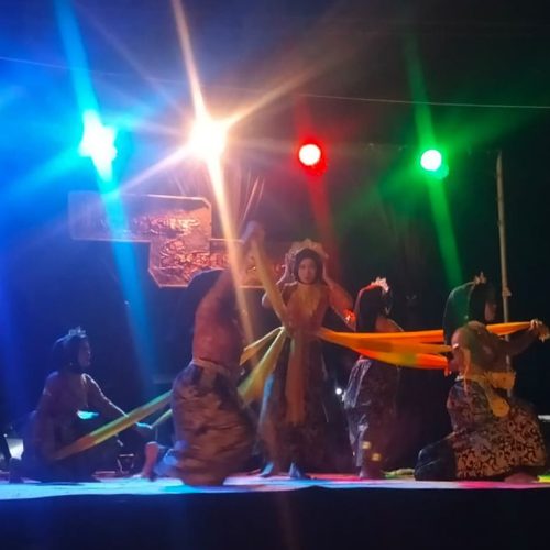 Ekstra Tari SMK Al Ikhlash Tampil Memukau dalam Even Spesial Akhir Tahun di Pasar Segoro Campurejo