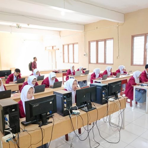 SMK Al Ikhlash Gelar Tes Kompetensi Akademik untuk Kelas XII: 64 Siswa Ikut Ujian Berbasis Komputer